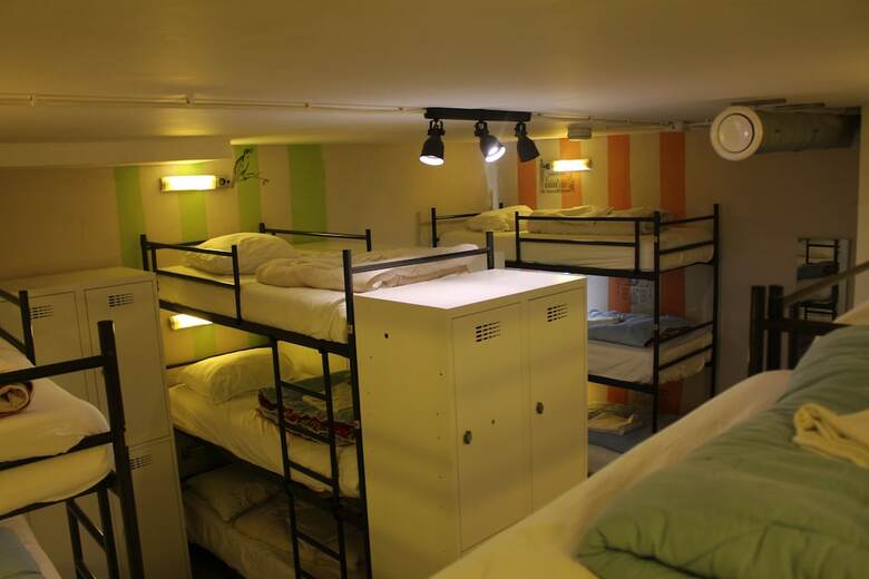 Hostal The Golden Stork - Hostel