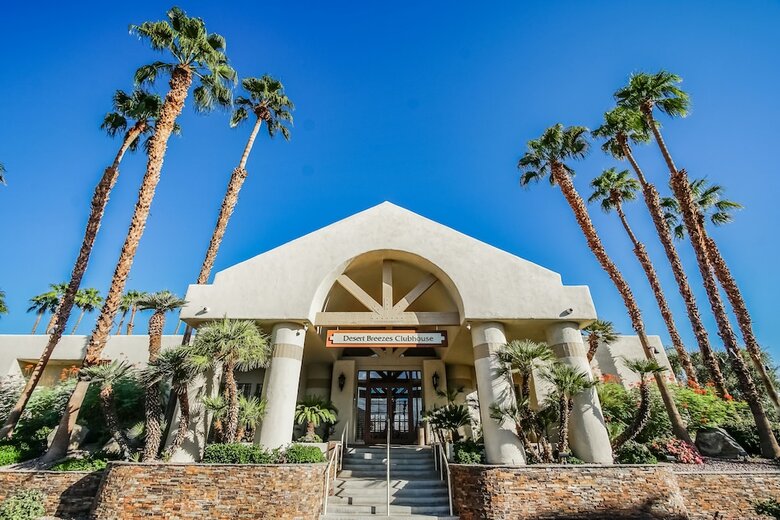 Hotel Desert Breezes Resort