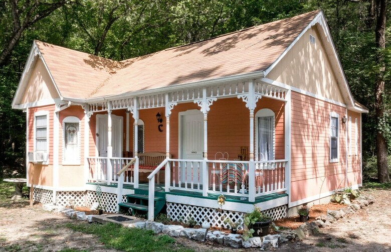 Hotel Cottages On Main