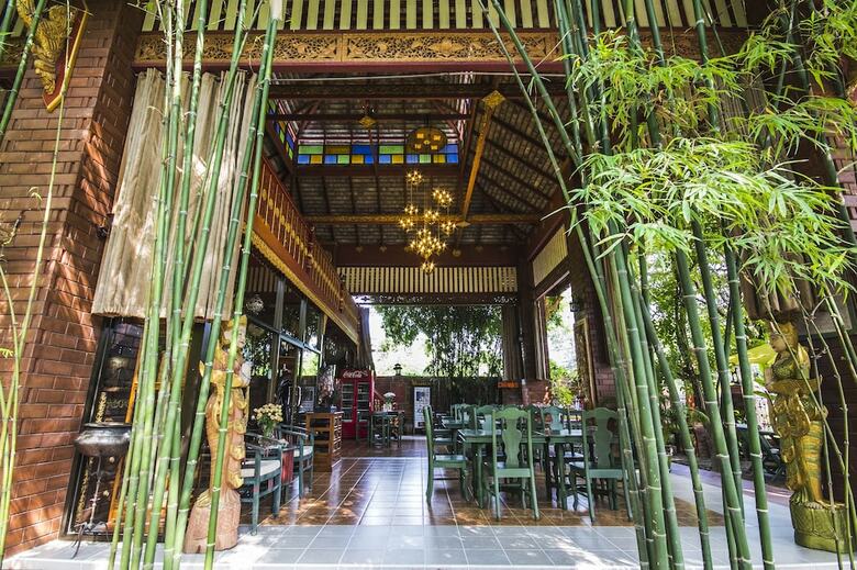 Hotel Irawadee Resort
