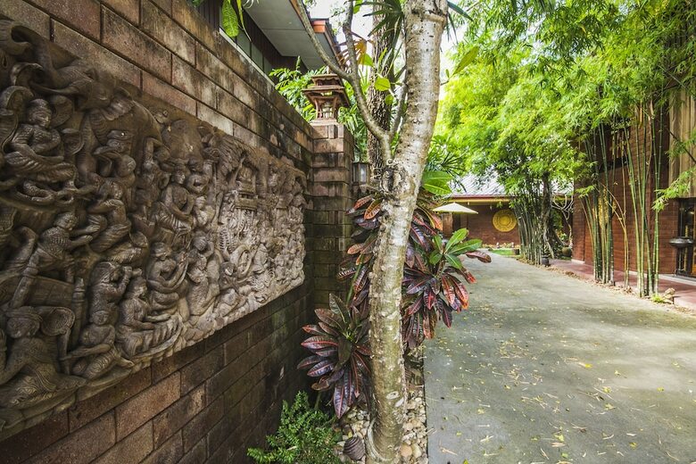 Hotel Irawadee Resort