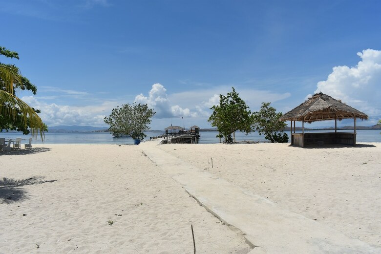 Hostal Kanawa Beach Resort
