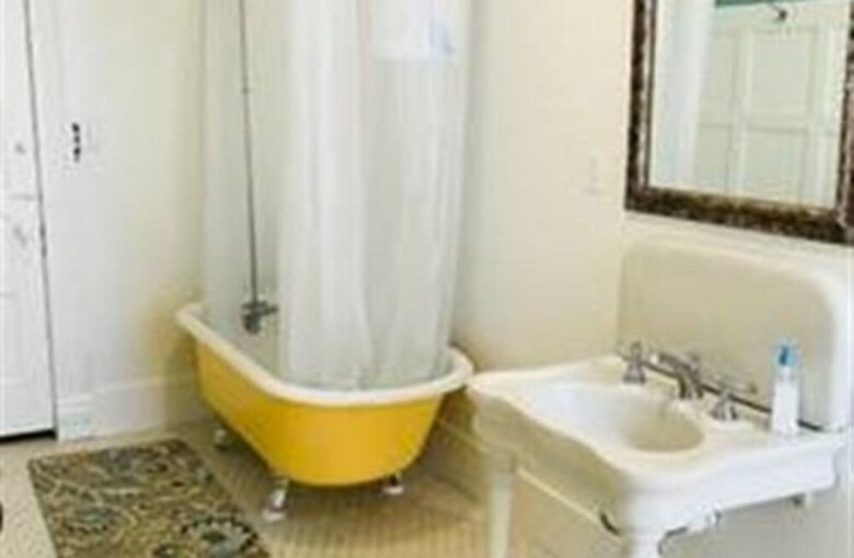 Vineyard Mansion & Carriage House Bed & Breakfast