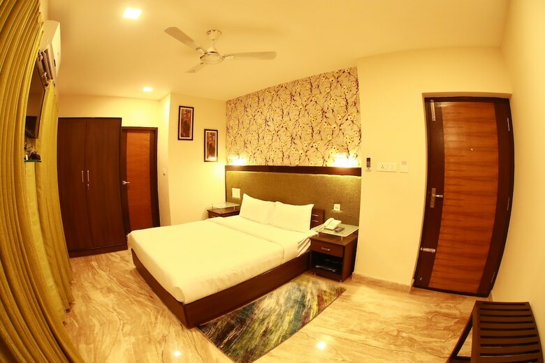 Breeze Suites Transit Hotel