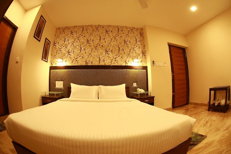 Breeze Suites Transit Hotel