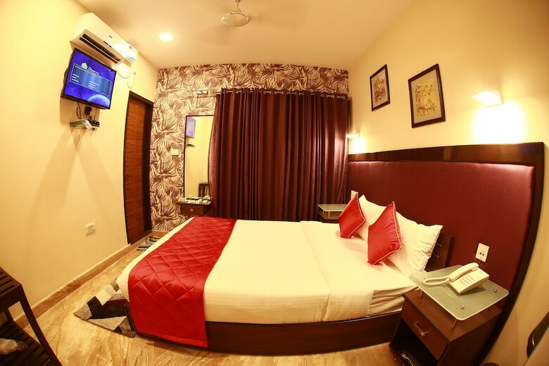 Breeze Suites Transit Hotel