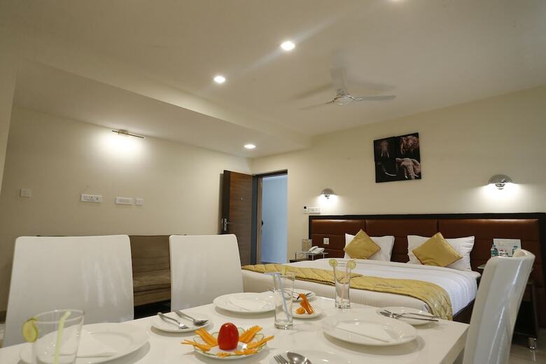 Breeze Suites Transit Hotel