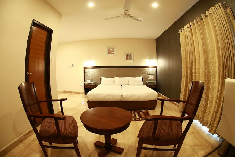 Breeze Suites Transit Hotel