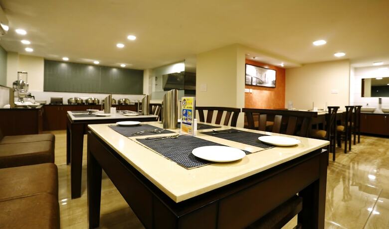 Breeze Suites Transit Hotel