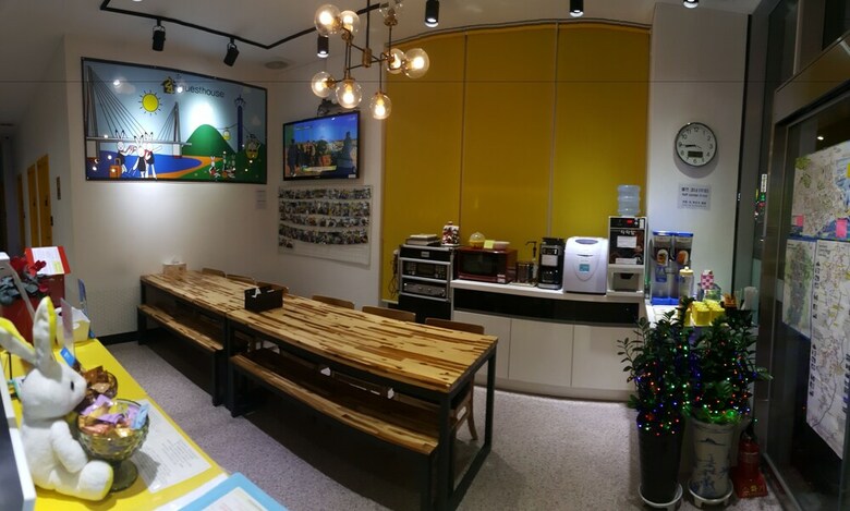 Hotel 24 Guesthouse Nampo Station