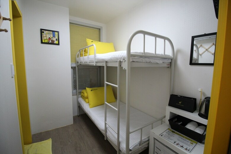 Hotel 24 Guesthouse Nampo Station