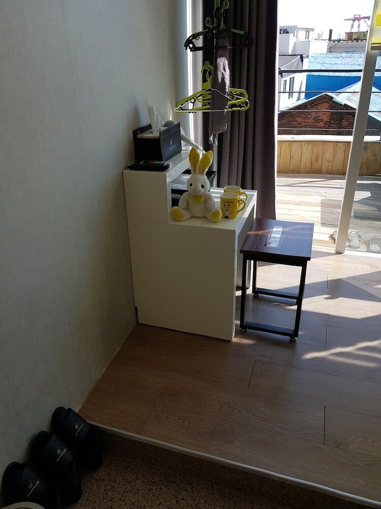 Hotel 24 Guesthouse Nampo Station