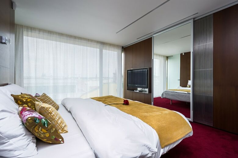 Empirent Grand Central Apartments