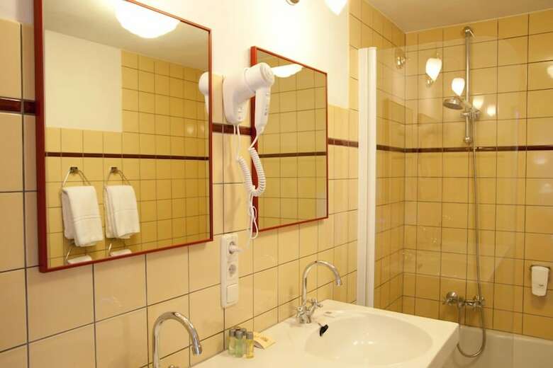 Hotel Konbanwa