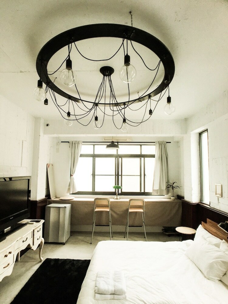 Hotel 9-1 House