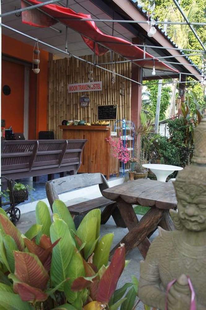 Hostal Moon Travel Hostel