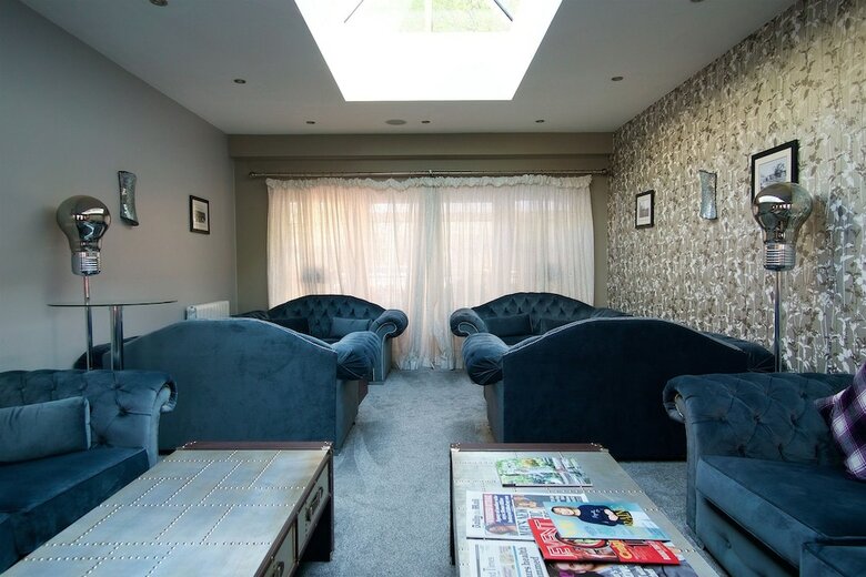 The Avenue Hotel