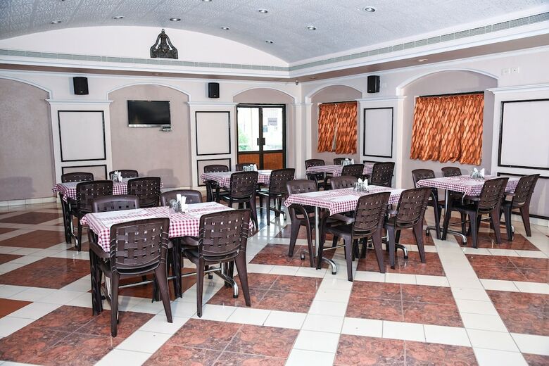 Fabhotel Kinnera Comforts Daba Garden