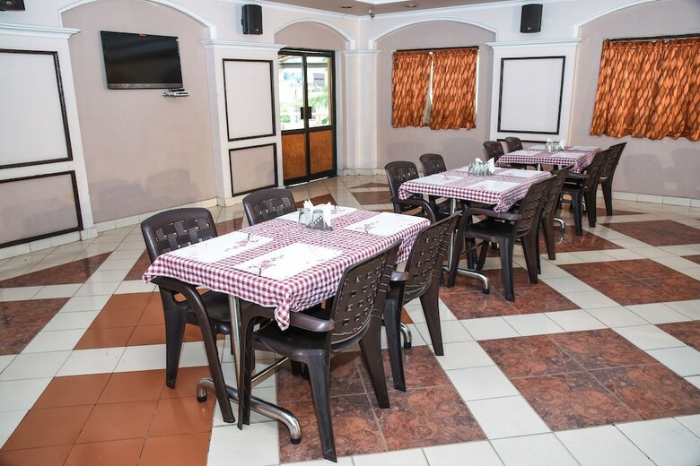 Fabhotel Kinnera Comforts Daba Garden