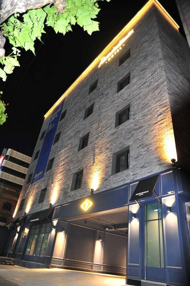 Dominique Hotel