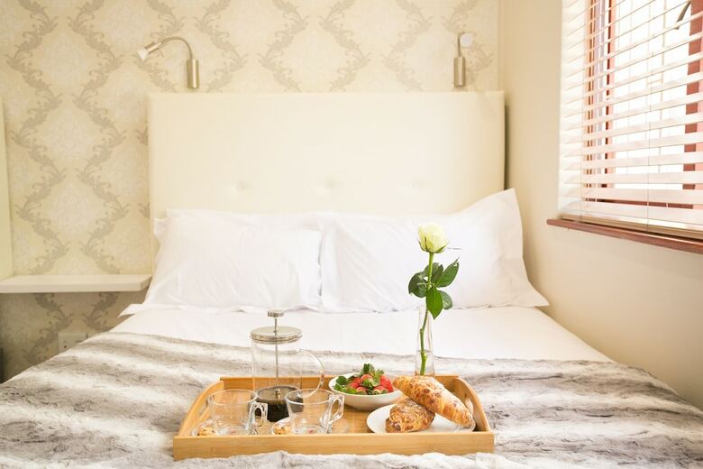 Hotel Baywatch Guest House & Tours