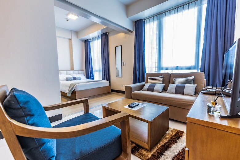 Aparthotel Csuites At 8 Newtown Residences
