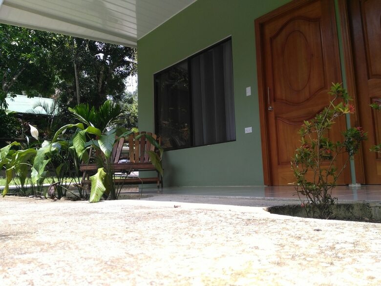 Hostal Manuel Antonio Hostel Resort