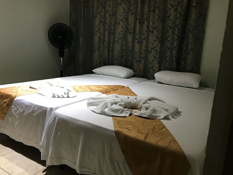 Hostal Manuel Antonio Hostel Resort