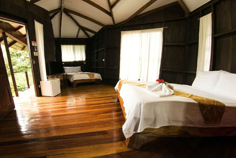 Hostal Manuel Antonio Hostel Resort