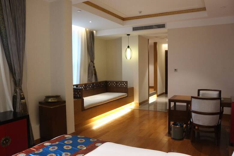 St.potala Hotel