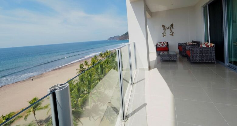 Condominio Diamante Del Sol By Crhr