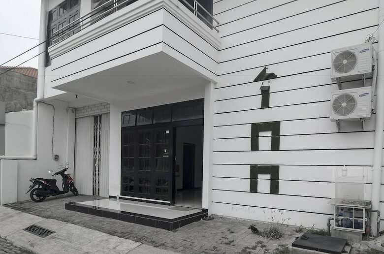 Hotel Reddoorz Near Poncol Station