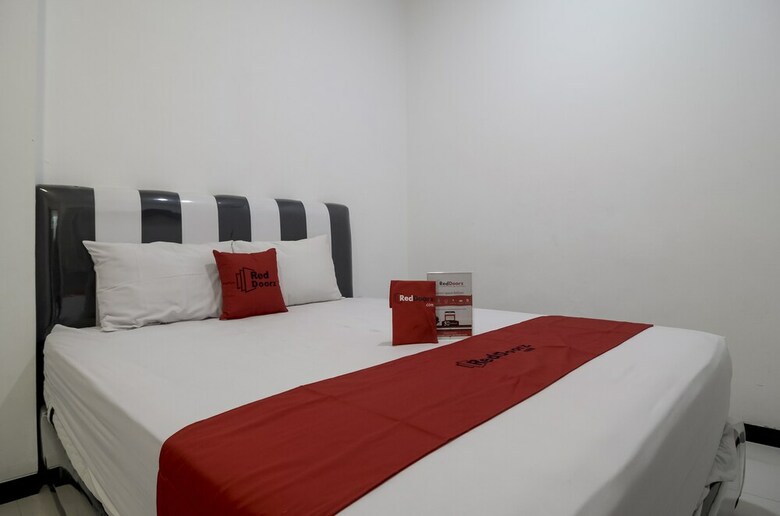 Hotel Reddoorz Near Poncol Station