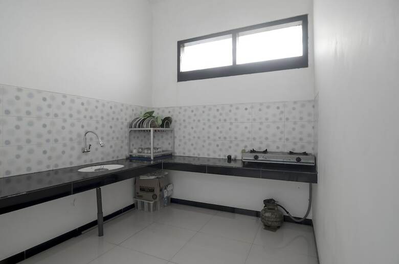 Hotel Reddoorz Near Poncol Station