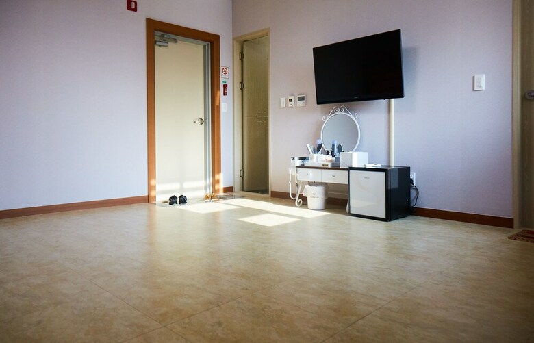 Hotel Ara & Maru Hostel