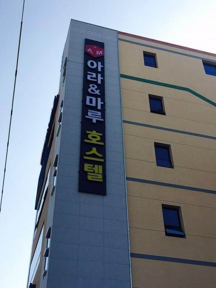 Hotel Ara & Maru Hostel