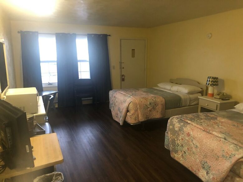 Brewer Motor Inn