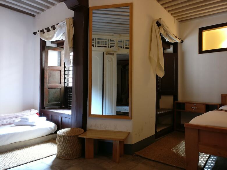 Hotel Hiranya Guest House
