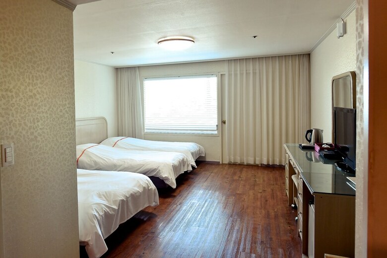 Hotel Honey Crown