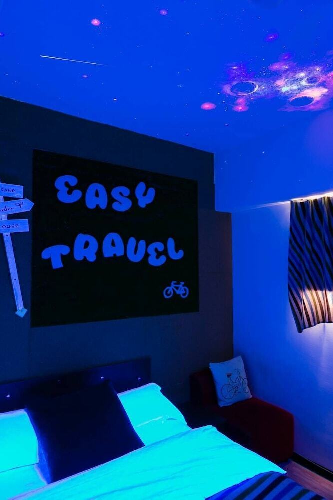 Hotel Meow Meow Hostel