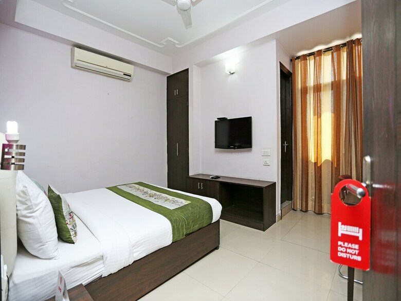 Hotel Oyo 8536 Azad Square