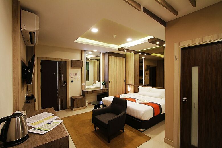The Contrast I Hotel