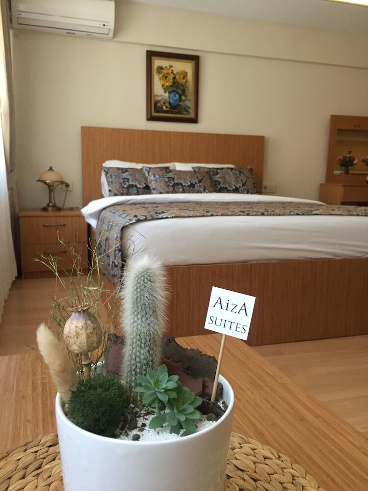 Hotel Aiza Suites