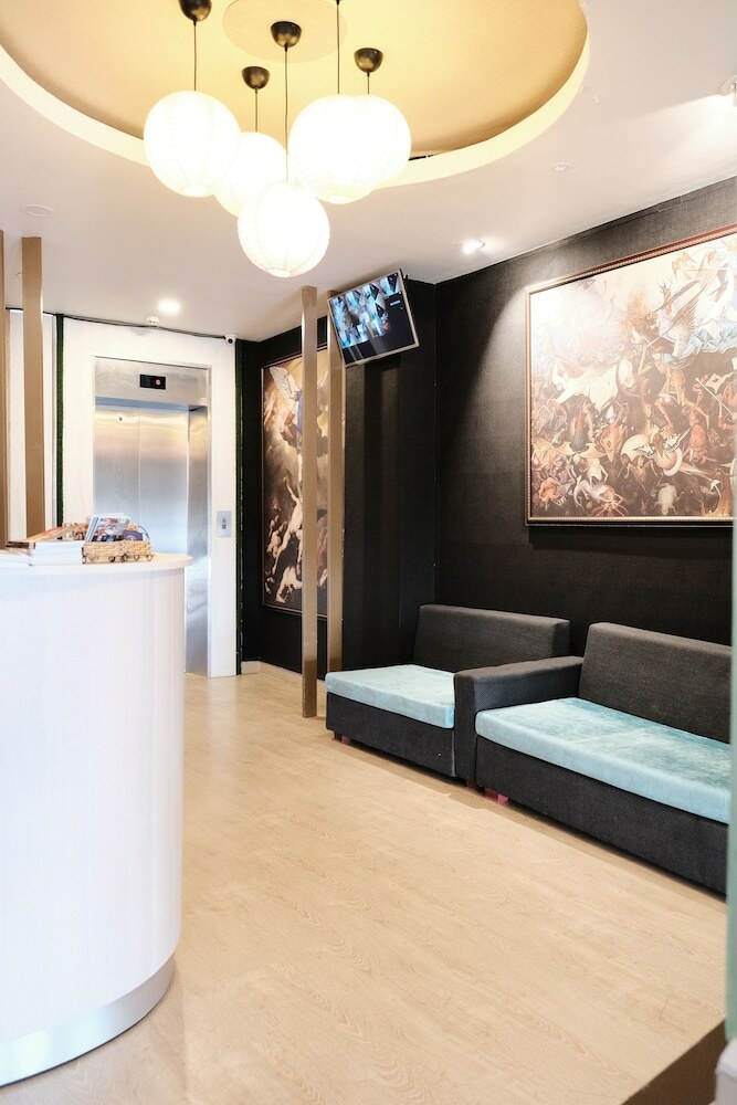 Aparthotel Homestay The Void