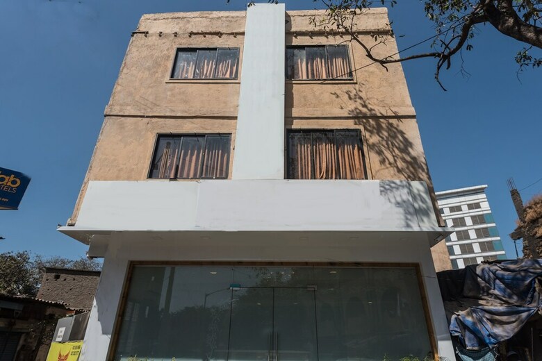 Oyo 8490 Hotel Grandeur