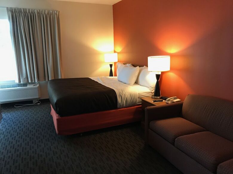 Hotel Americinn By Wyndham New Lisbon