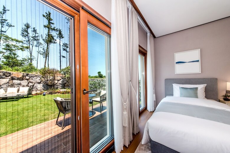 Camphortree Hotel & Resort