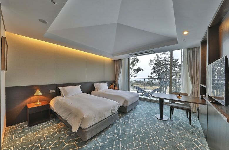 Camphortree Hotel & Resort