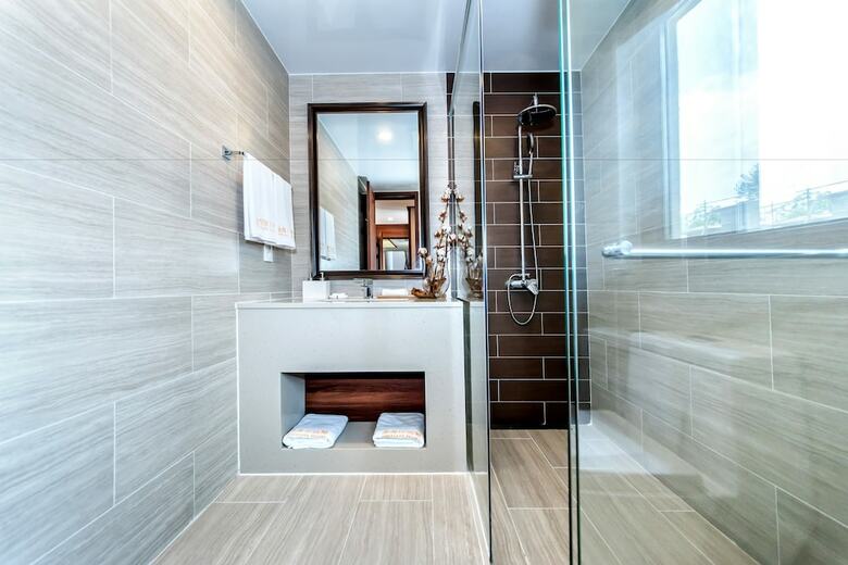 Camphortree Hotel & Resort