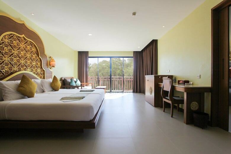 Hotel Maikhao Palm Beach Resort